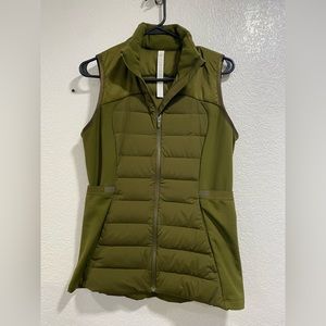 Lululemon down for it all vest size 8 color moss green